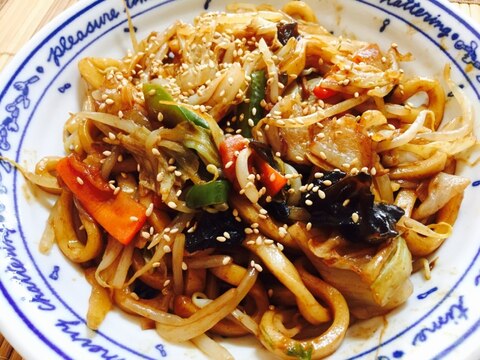 豚肉と野菜たっぷりのソース焼うどん